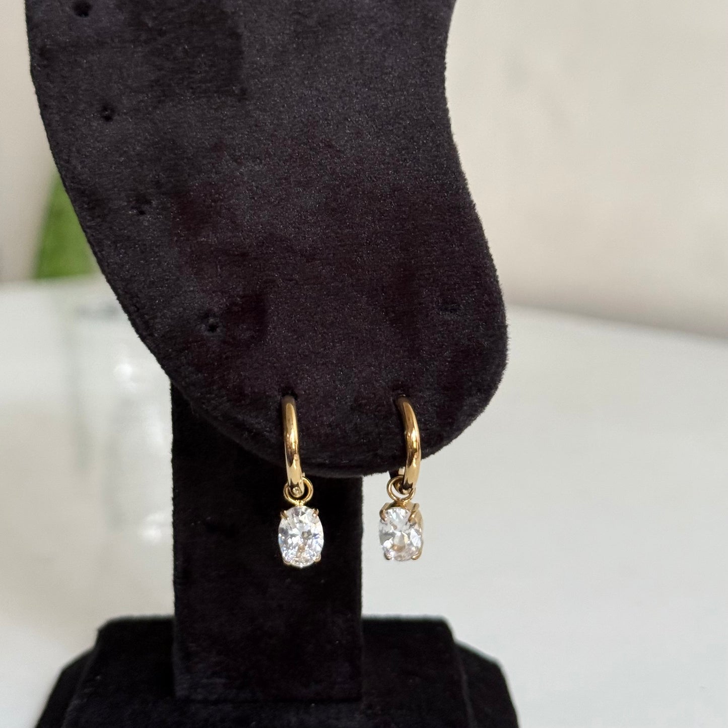 NOIRA EARRINGS