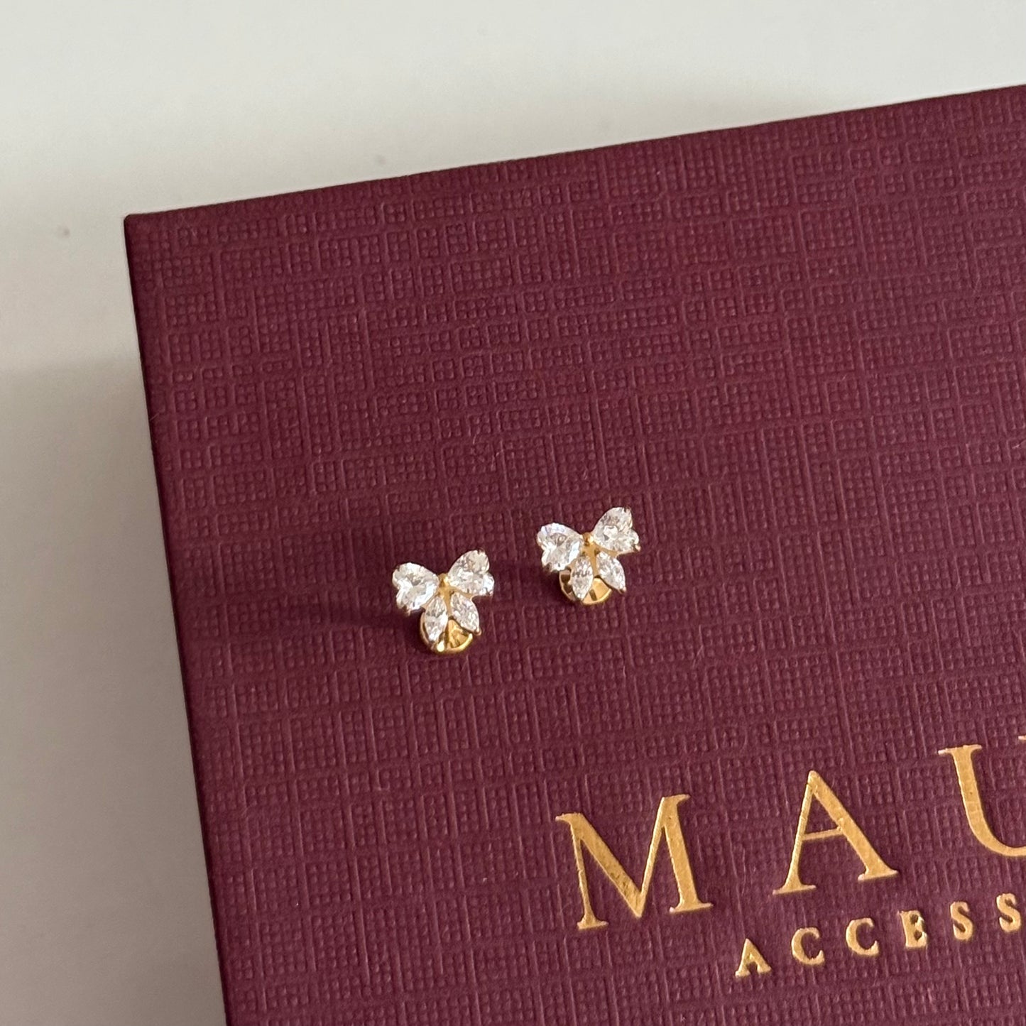BOW STUDS (PAIR)