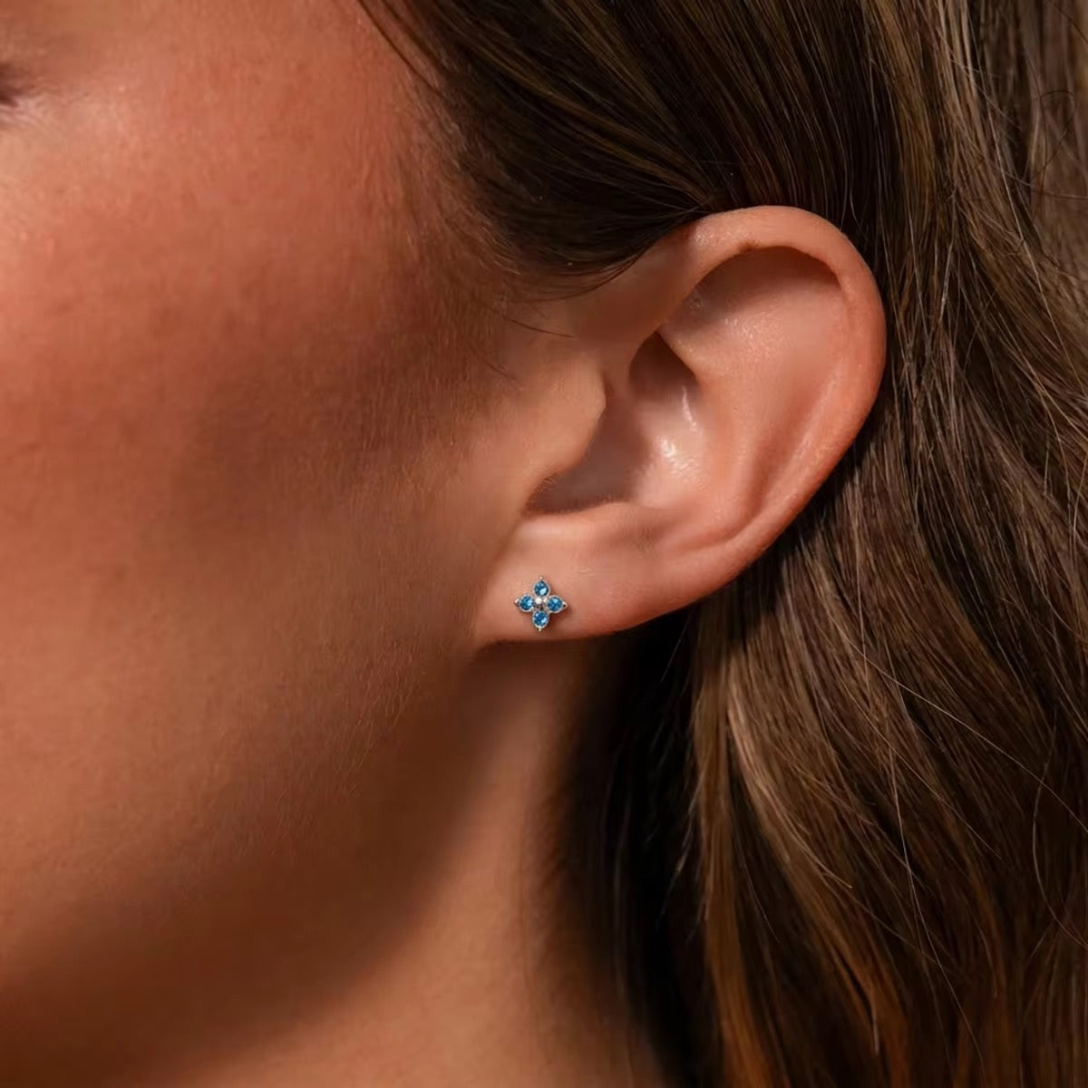 CLOVER STUDS