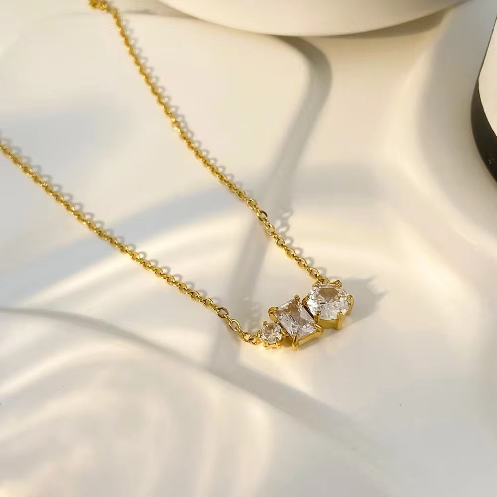 DEWLIGHT NECKLACE