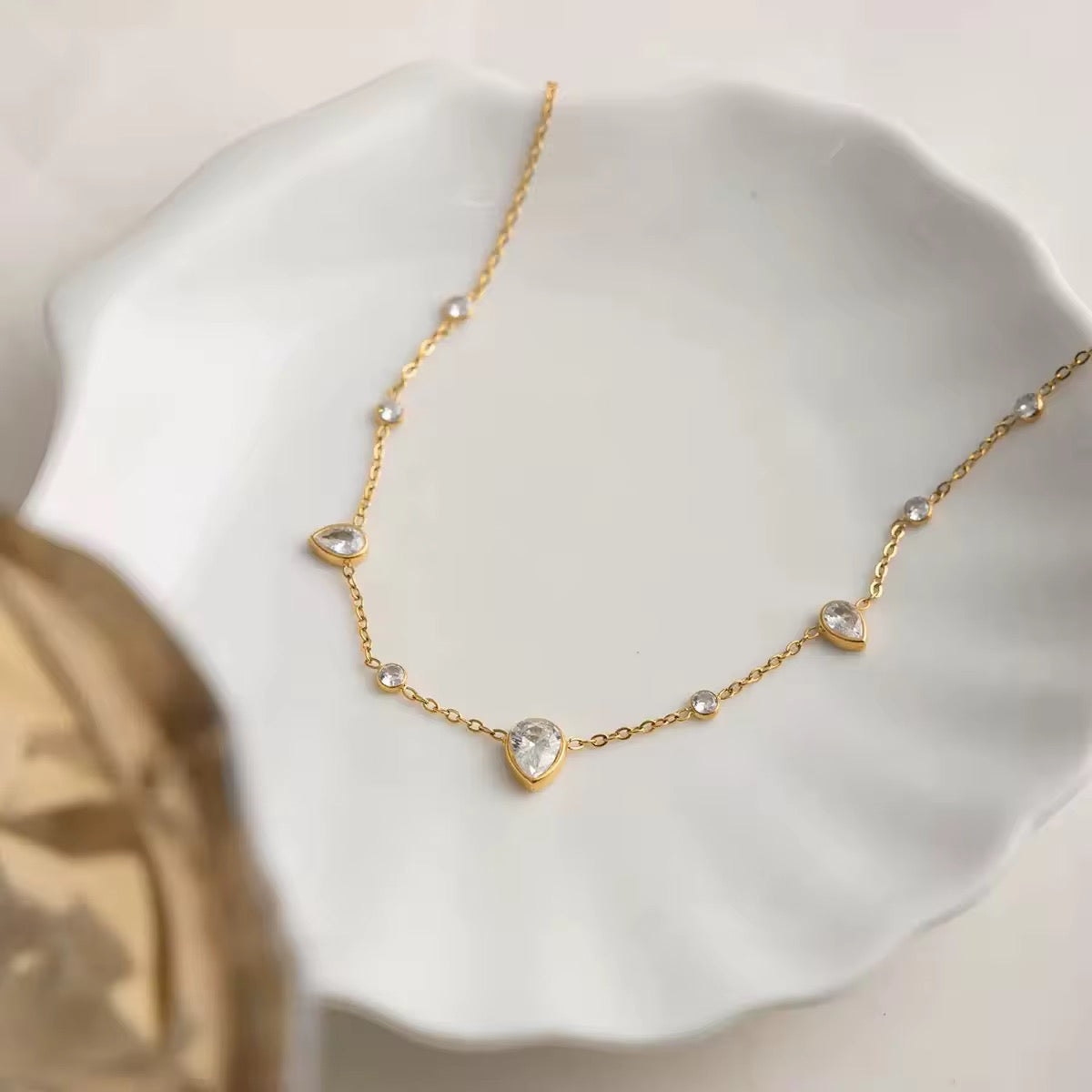 LARIETTE NECKLACE