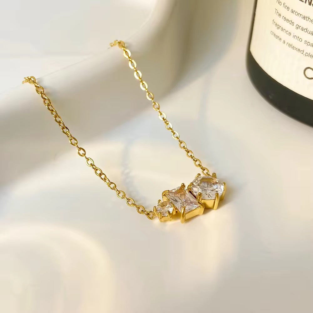 DEWLIGHT NECKLACE