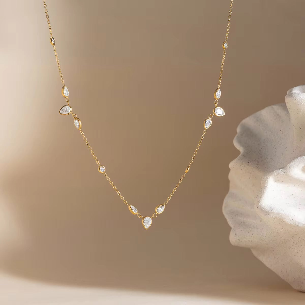 CLARA NECKLACE