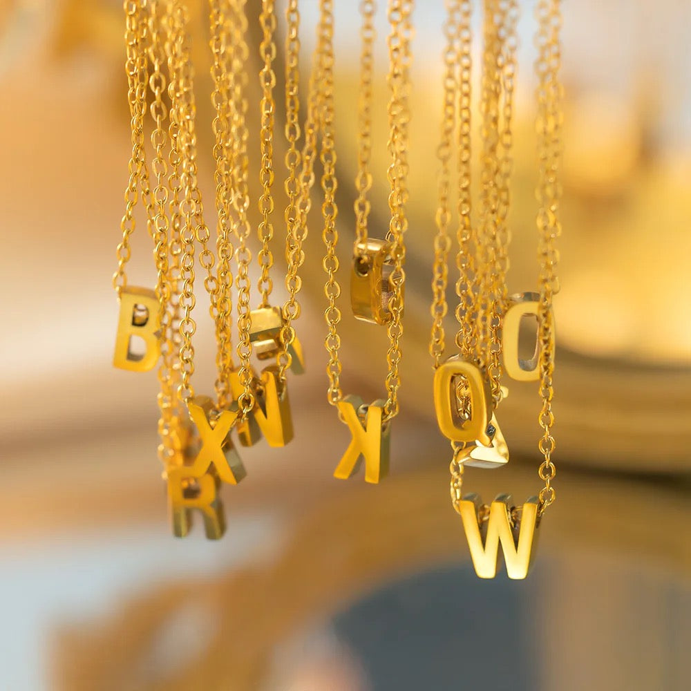 INITIAL NECKLACE