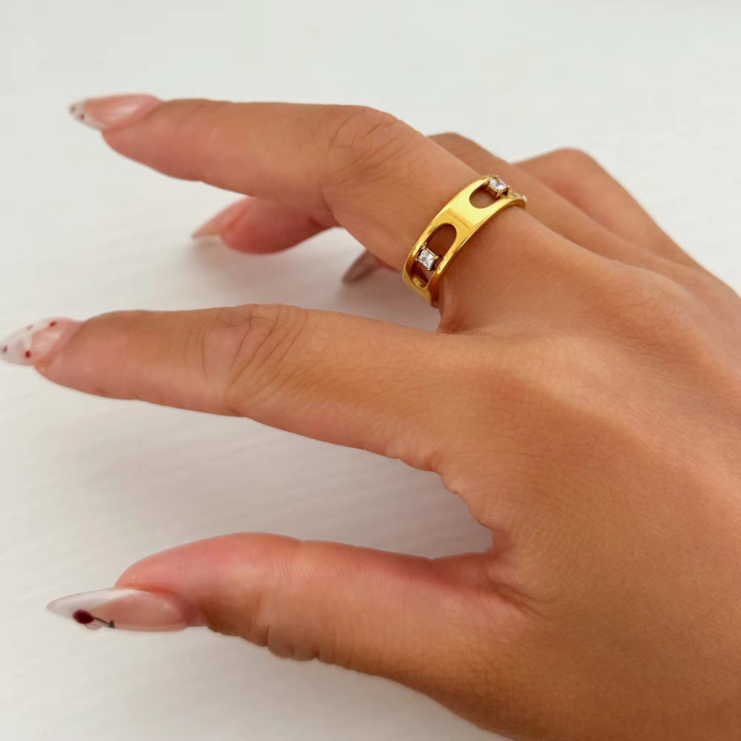 ASTRID RING