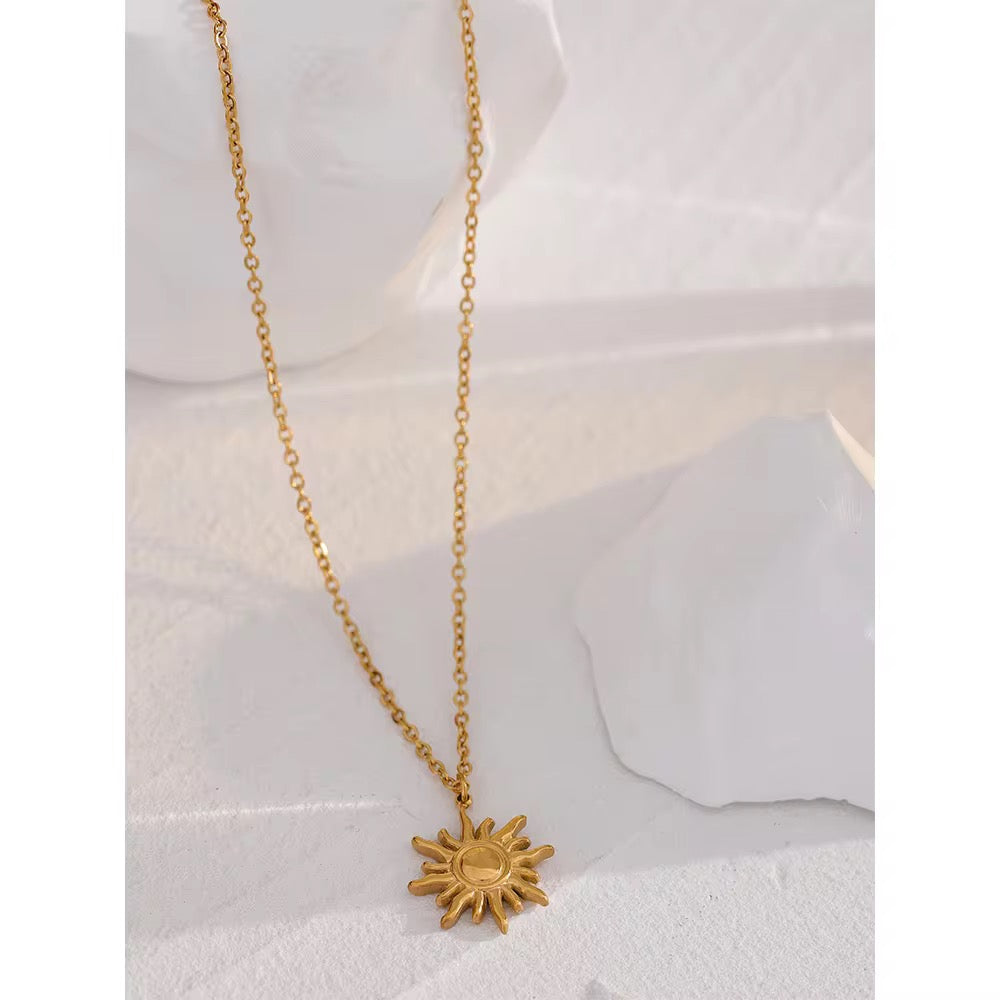 SOLICE NECKLACE