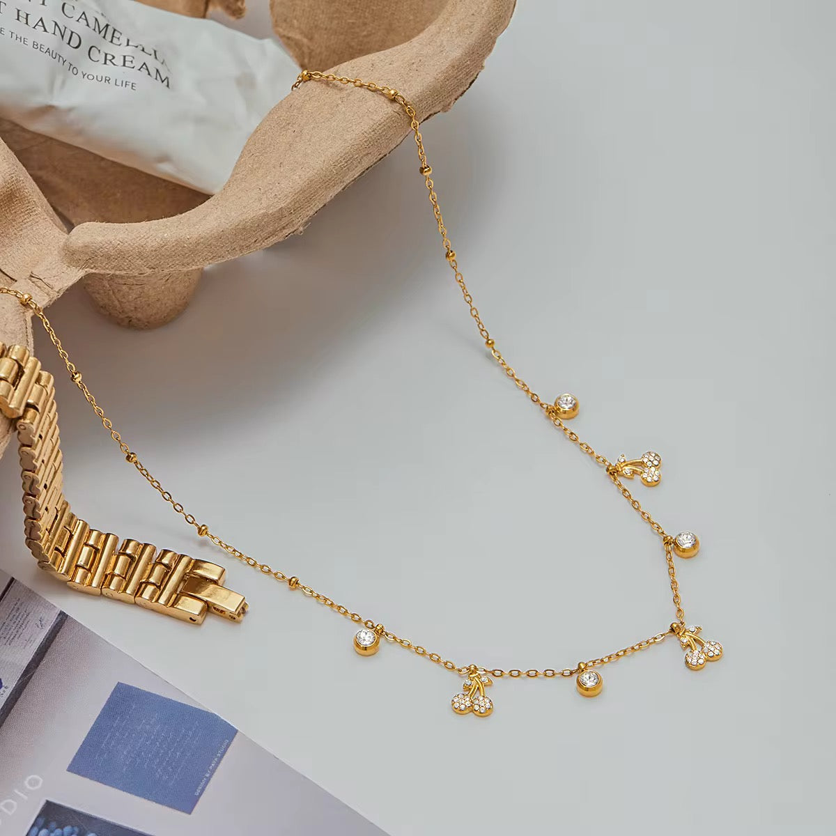 GLEAMBERRY NECKLACE