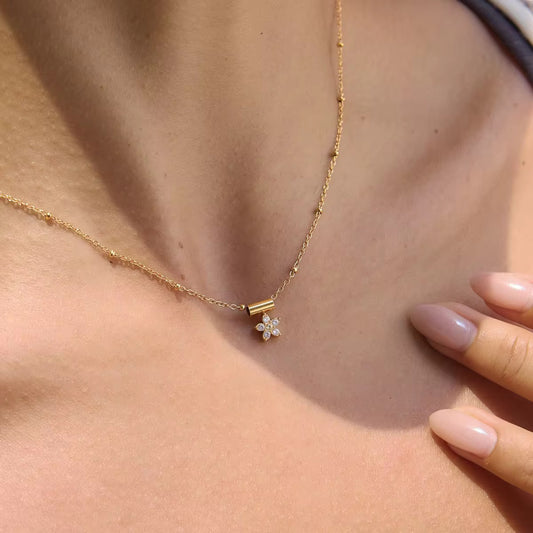 LILY NECKLACE