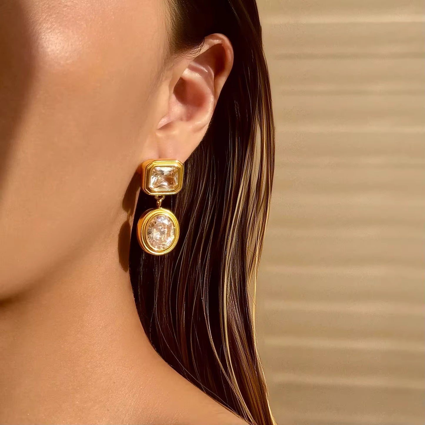 CHLOE EARRINGS ( WHITE)