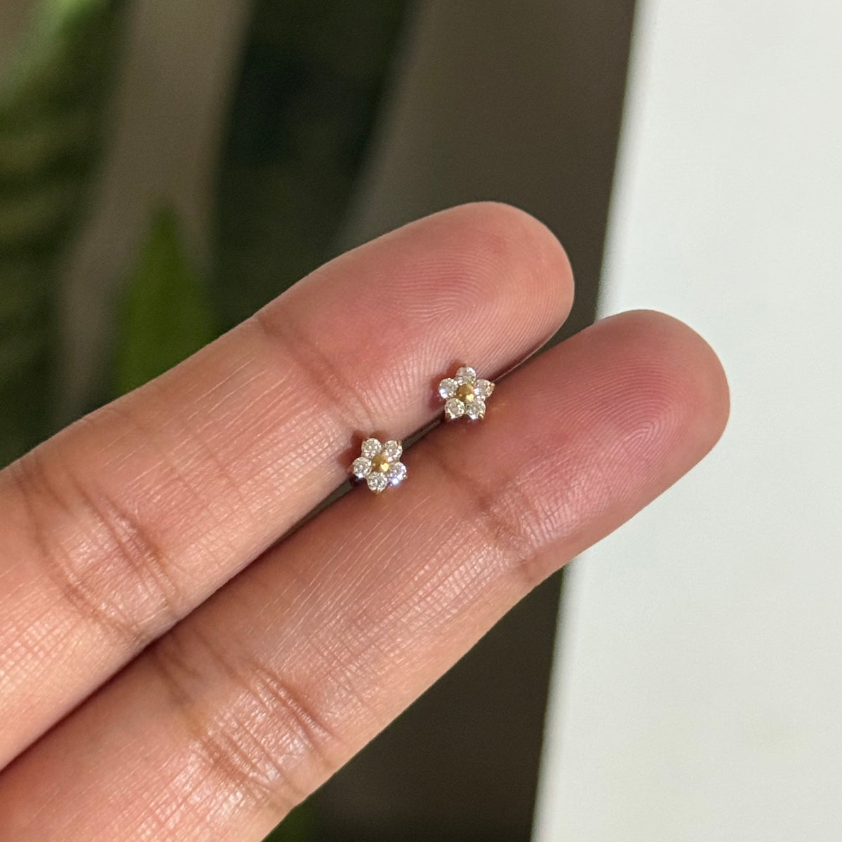 ARIELLE STUDS