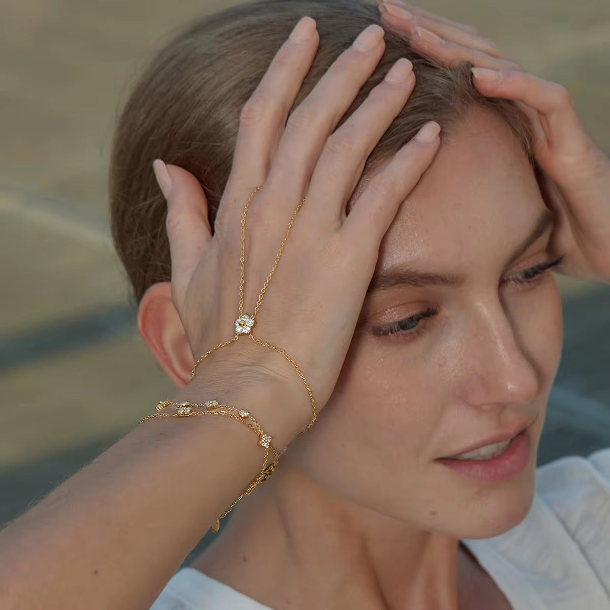 BRIDGET HANDCHAIN