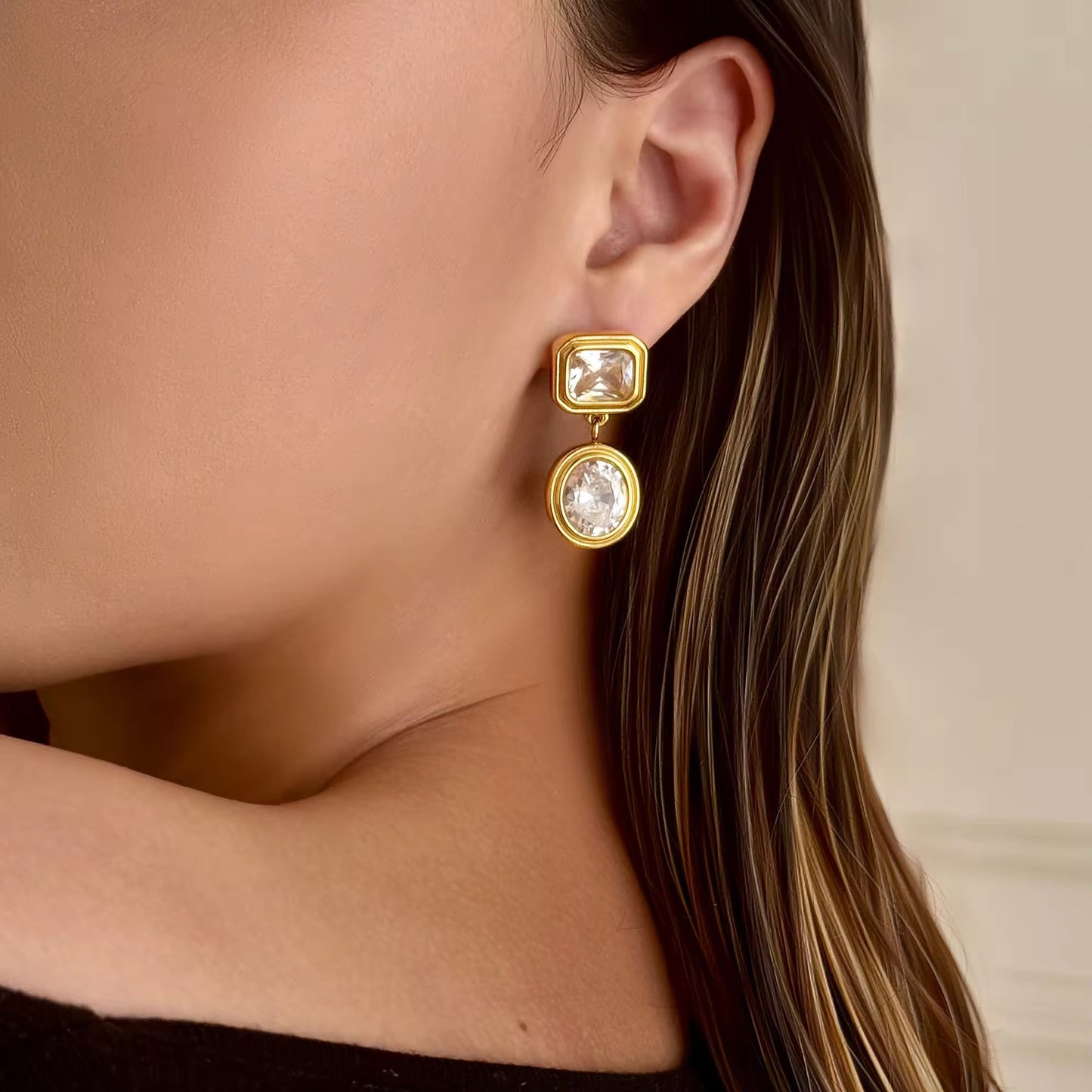 CHLOE EARRINGS ( WHITE)