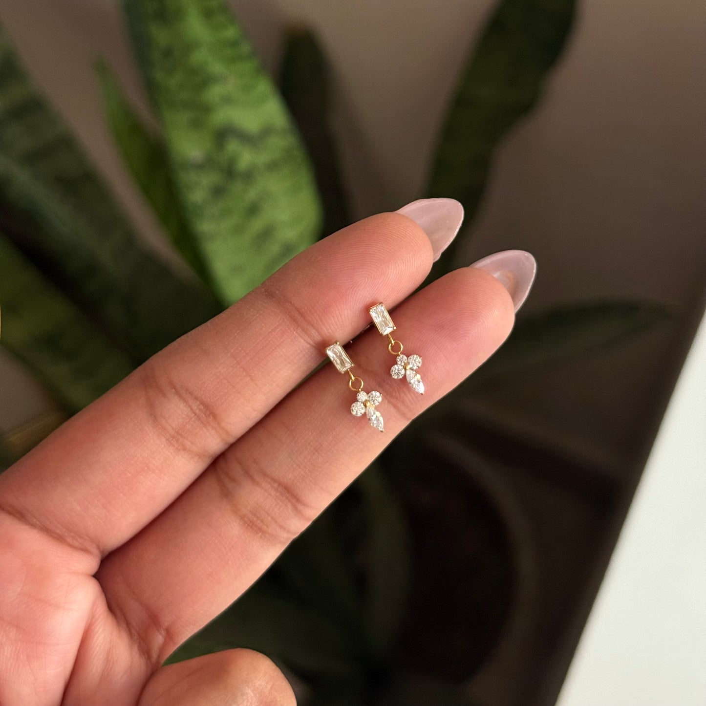 CASSIE STUDS (PAIR)