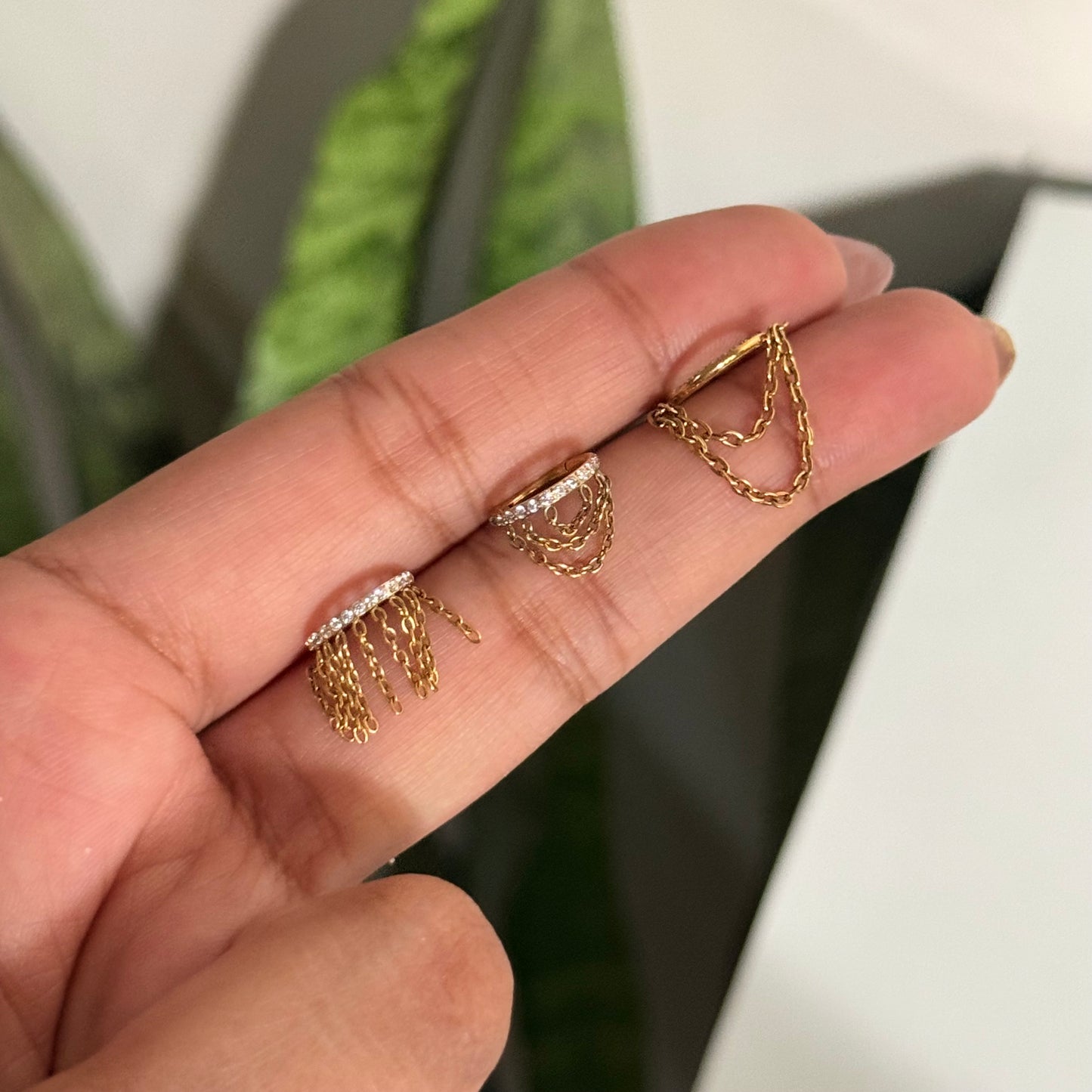 APRIL CLICKER EARRING ( SINGLE)