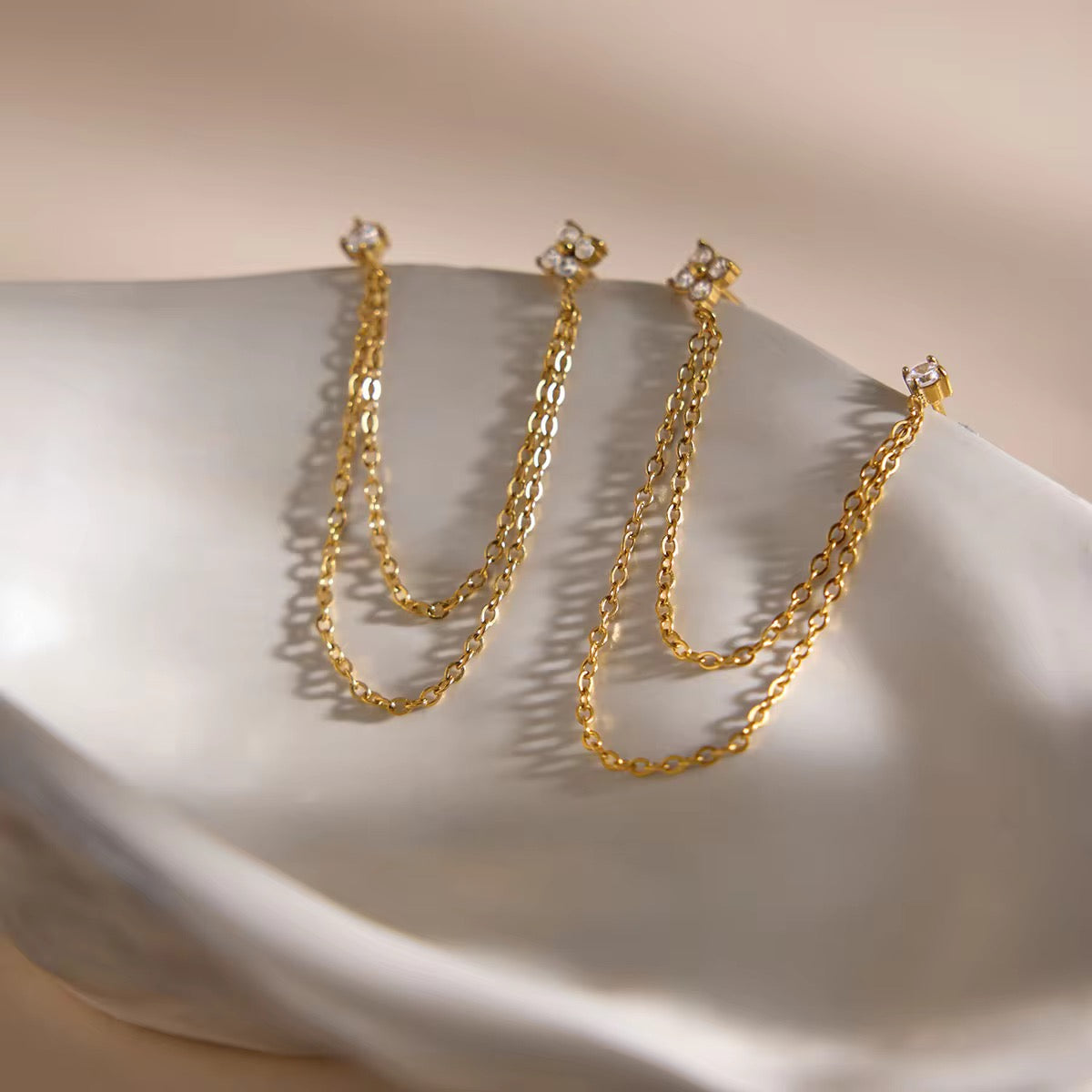 NOVELIA EARRINGS