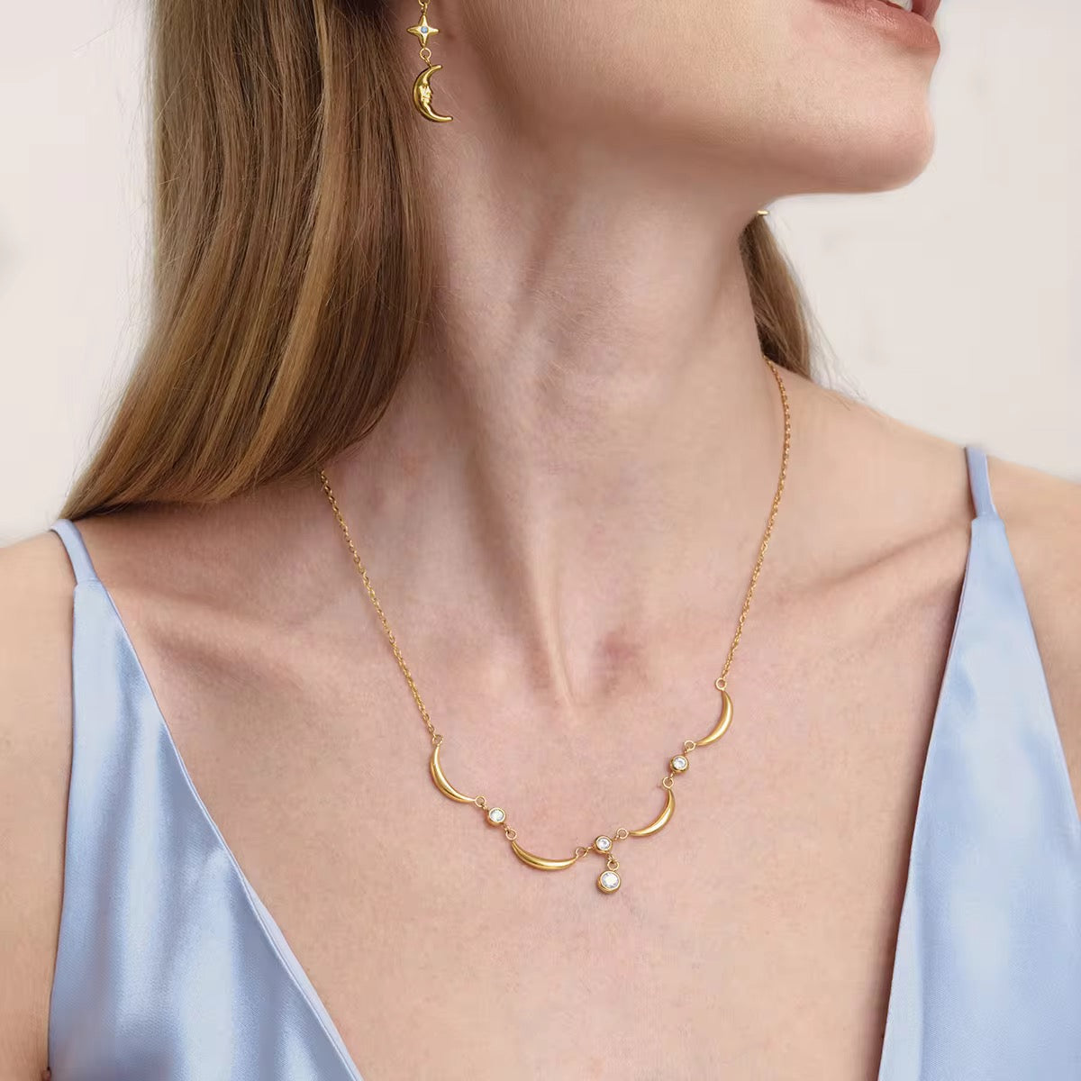 MOONFLARE NECKLACE
