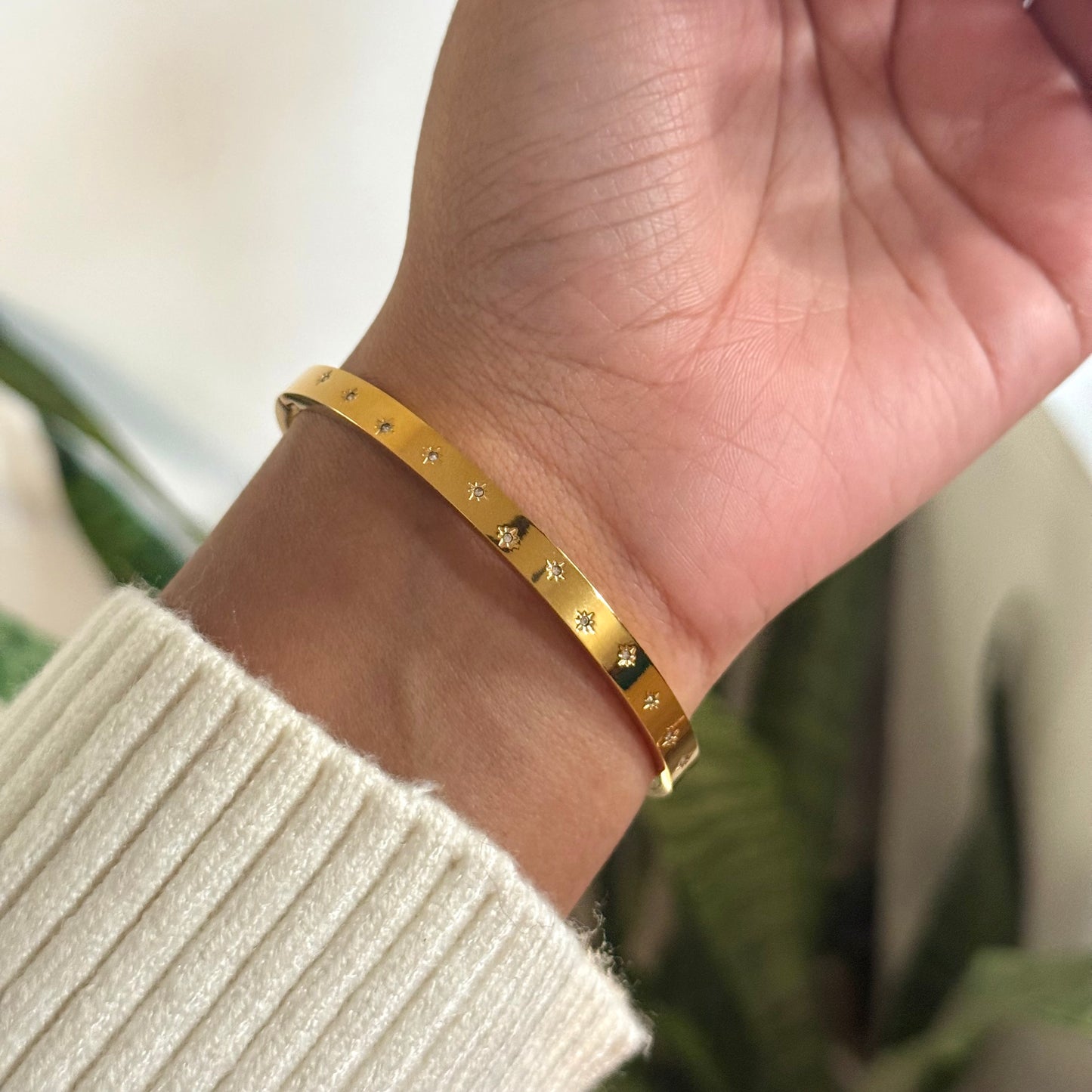 STARRY BANGLE BRACELET
