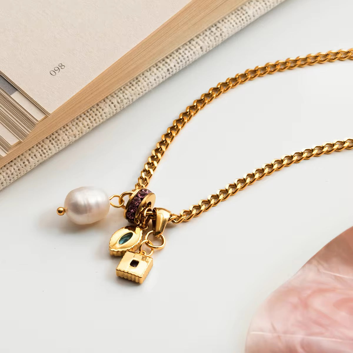 ANASTASIA NECKLACE