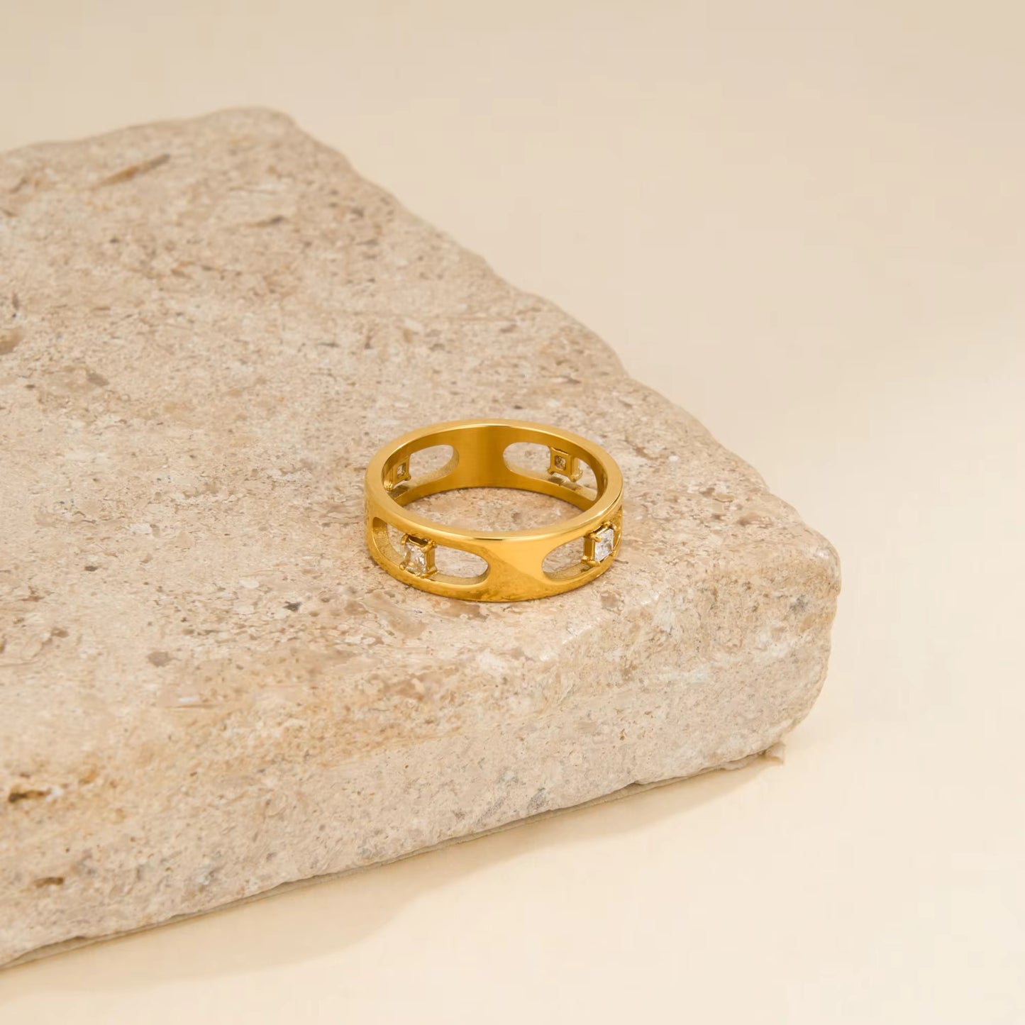 ASTRID RING