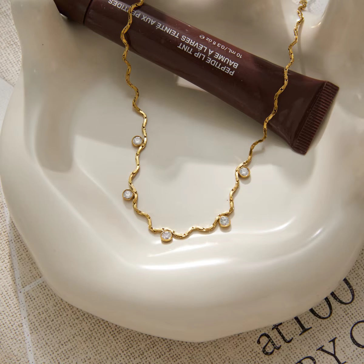 VANYA NECKLACE