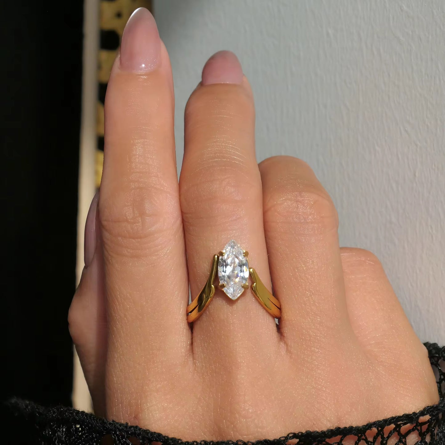 MARQUISE EMBRACE RING